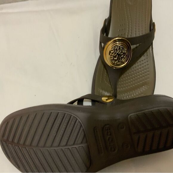 Crocs Women’s Brown Sanrah Gold Wedge Sandals Size 6 - Picture 6 of 8
